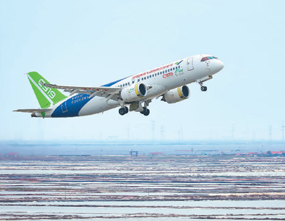国产商用飞机完成首次加注可持续航空燃料演示飞行